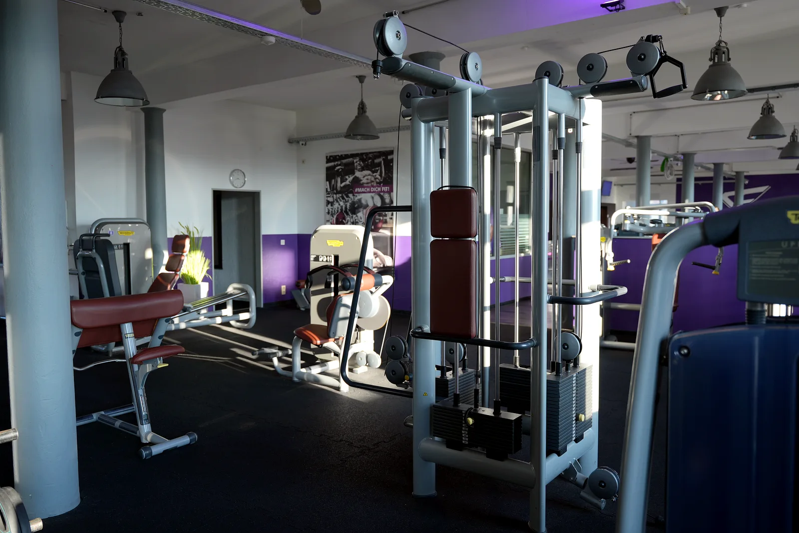 Kraftstation im Fitnessstudio Flöha – Lila Fitness