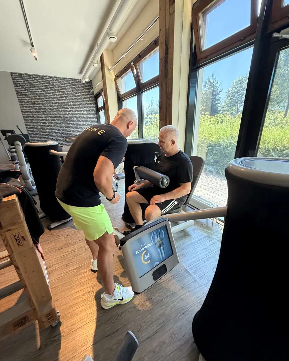 EGYM Rückentraining im Fitnessstudio Lichtenstein – Lila Fitness