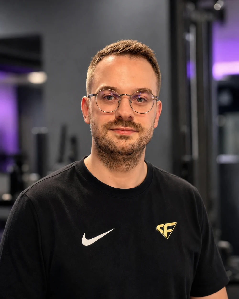 Trainer Yannic im Fitnessstudio Schwarzenberg – Lila Fitness